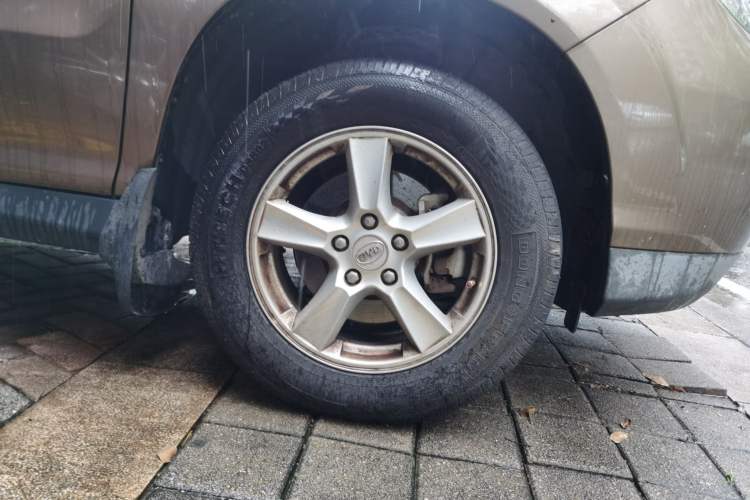 Used BYD S6 2014 2.4L Automatic Prestige 5-Seater Right Front Wheel Hub