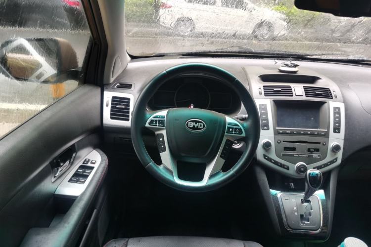 Used BYD S6 2014 2.4L Automatic Prestige 5-Seater Steering Wheel