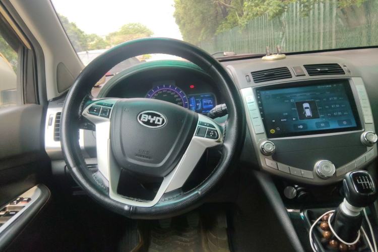 Used BYD S6 2014 1.5TI Manual Luxury 5-Seater Steering Wheel