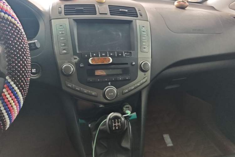 Used BYD S6 2014 2.0L Manual Elite Version 5 Seats Audio And AC Panel