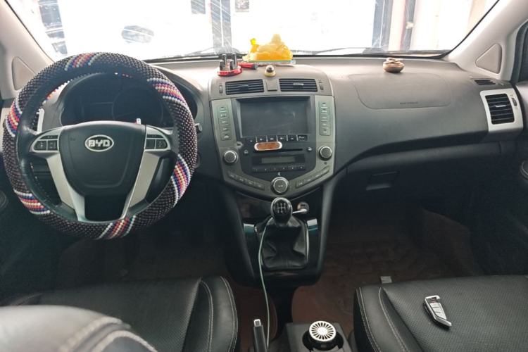Used BYD S6 2014 2.0L Manual Elite Version 5 Seats Center Console