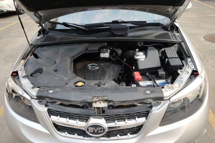 Used BYD S6 2014 2.0L Manual Luxury 5-Seater Engine Bay
