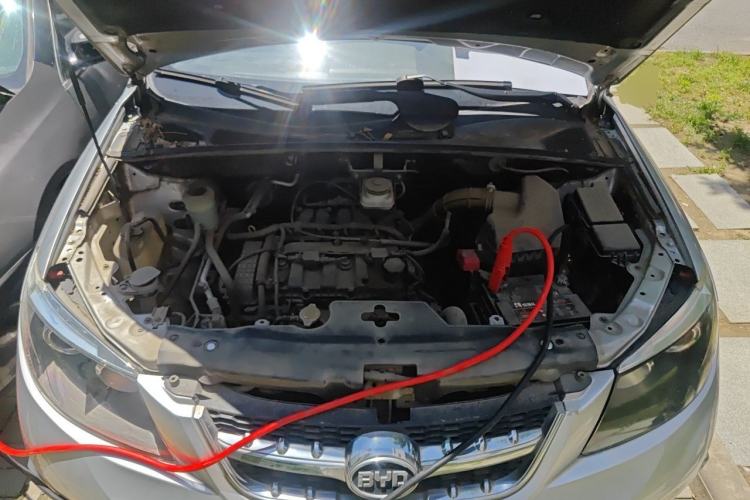 Used BYD S6 2014 2.0L Manual Luxury 5-Seater Engine Bay