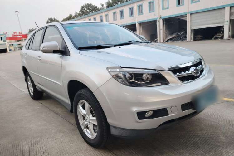 Used BYD S6 2014 2.0L Manual Luxury 5-Seater Front Right 45 Deg