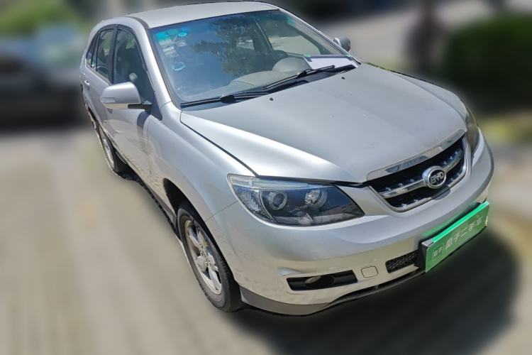 Used BYD S6 2014 2.0L Manual Luxury 5-Seater Front Right 45 Deg