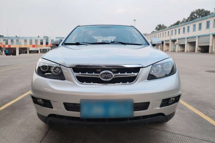 Used BYD S6 2014 2.0L Manual Luxury 5-Seater Front