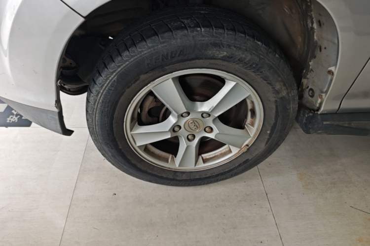 Used BYD S6 2014 2.0L Manual Elite Version 5 Seats Left Front Wheel Hub
