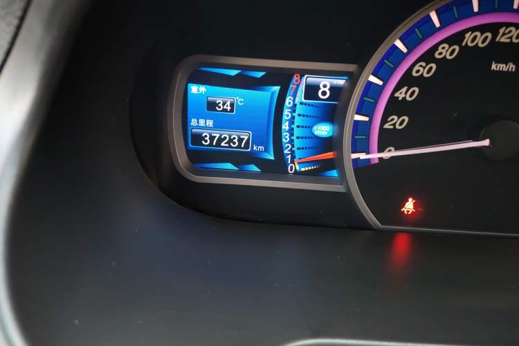 Used BYD S6 2014 2.0L Manual Luxury 5-Seater Odometer Close Up