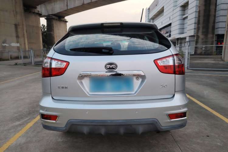 Used BYD S6 2014 2.0L Manual Luxury 5-Seater Rear