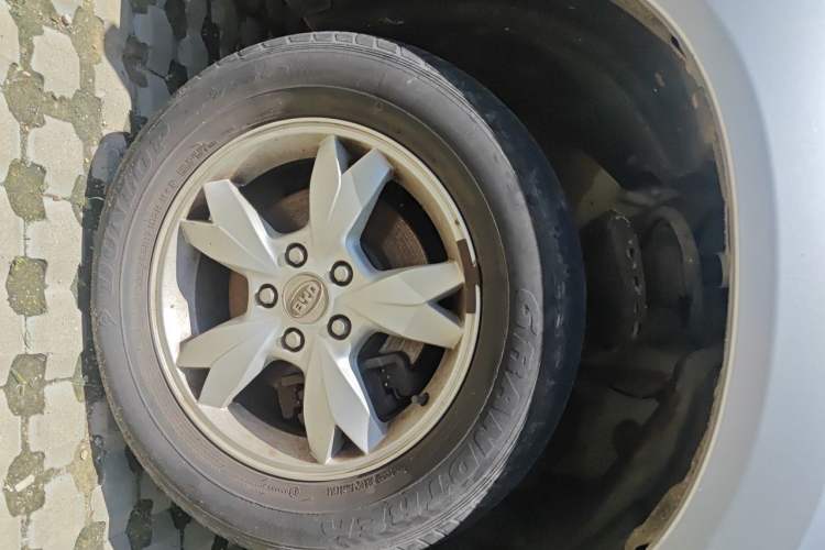 Used BYD S6 2014 2.0L Manual Luxury 5-Seater Right Front Wheel Hub