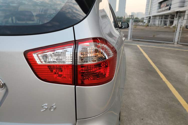 Used BYD S6 2014 2.0L Manual Luxury 5-Seater Right Rear Taillight