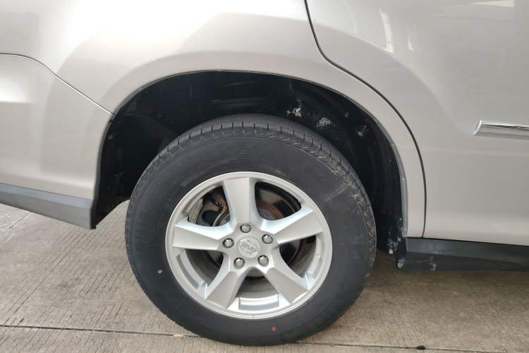 Used BYD S6 2014 2.0L Manual Luxury 5-Seater Right Rear Wheel Hub
