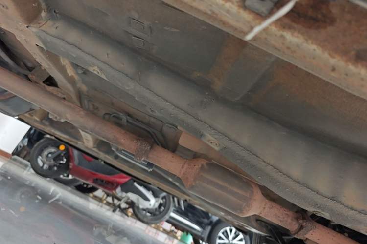 Used BYD S6 2014 2.0L Manual Elite Version 5 Seats Right Side Sill
