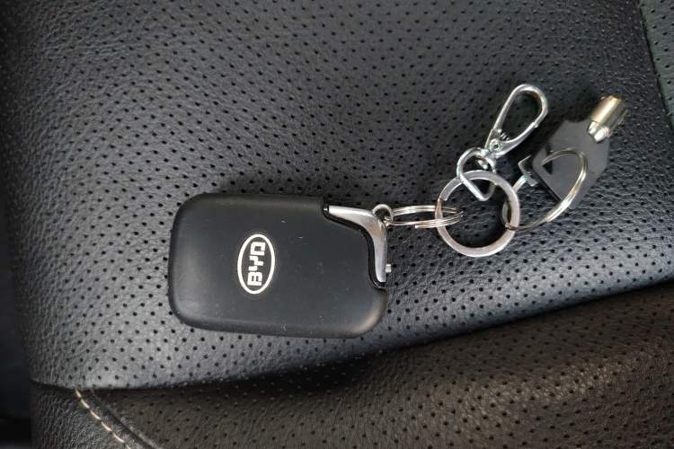 Used BYD S6 2014 2.0L Manual Luxury 5-Seater Vehicle Key