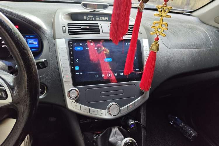 Used BYD S6 2014 2.0L Manual Luxury 5-Seater Audio And AC Panel