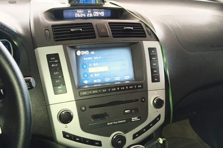 Used BYD S6 2014 2.4L Automatic Prestige 5-Seater Audio And AC Panel