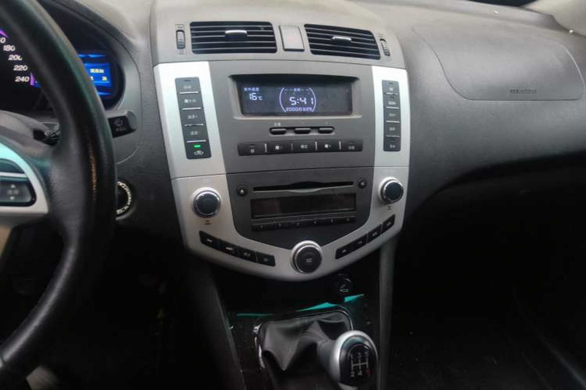 Used BYD S6 2014 2.0L Manual Luxury 5-Seater Audio And AC Panel