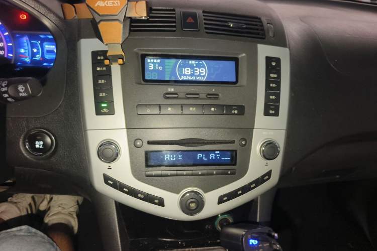 Used BYD S6 2014 2.0L Manual Luxury 5-Seater Audio And AC Panel