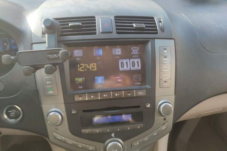 Used BYD S6 2014 2.0L Manual Luxury 5-Seater Audio And AC Panel