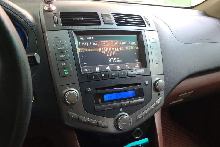 Used BYD S6 2014 2.0L Manual Luxury 5-Seater Audio And AC Panel