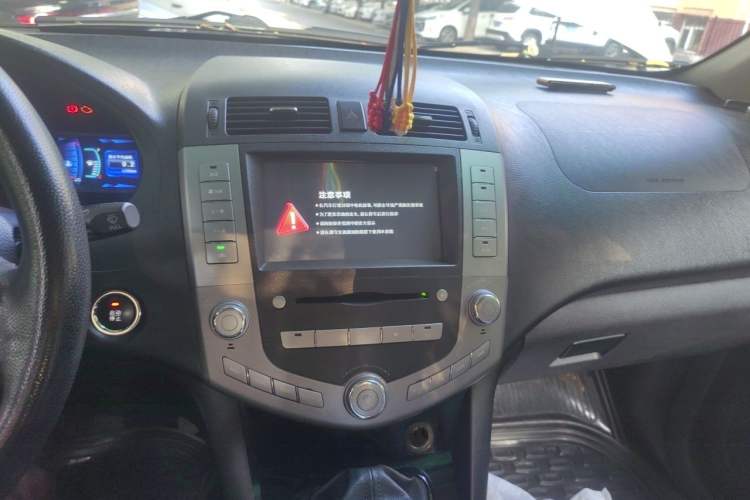 Used BYD S6 2014 2.0L Manual Luxury 5-Seater Audio And AC Panel