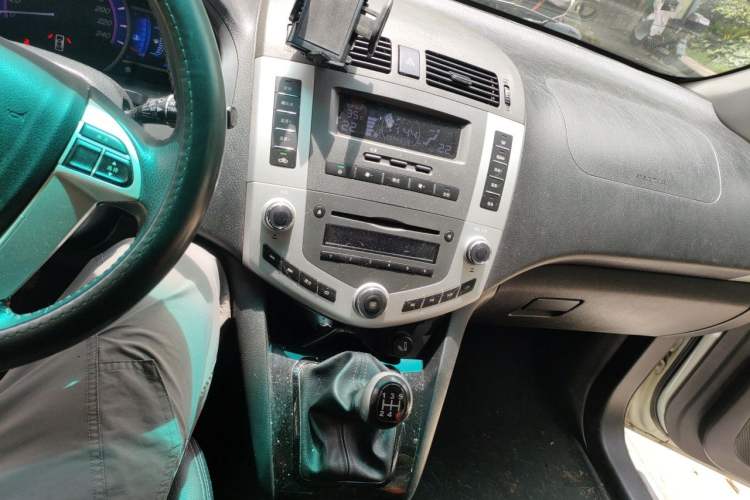 Used BYD S6 2014 2.0L Manual Luxury 5-Seater Audio And AC Panel
