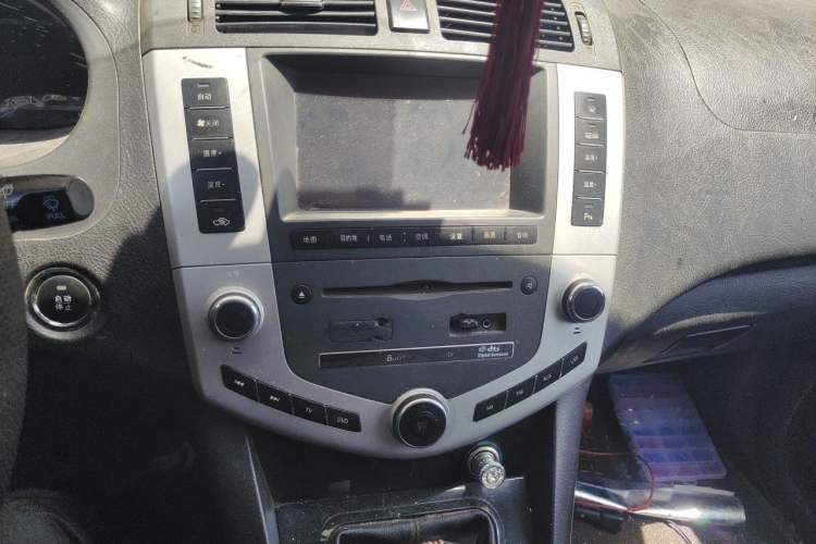 Used BYD S6 2014 1.5TI Manual Luxury 5-Seater Audio And AC Panel