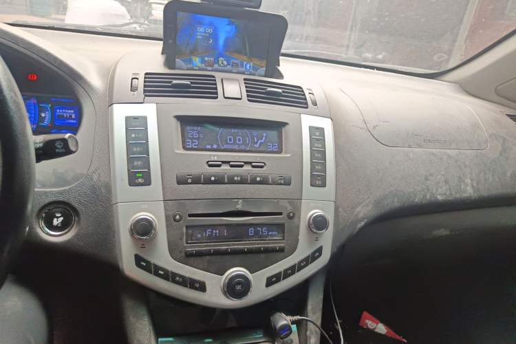 Used BYD S6 2014 1.5TI Manual Luxury 5-Seater Audio And AC Panel