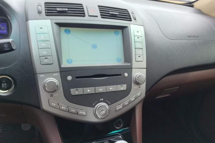 Used BYD S6 2014 2.0L Manual Luxury 5-Seater Audio And AC Panel