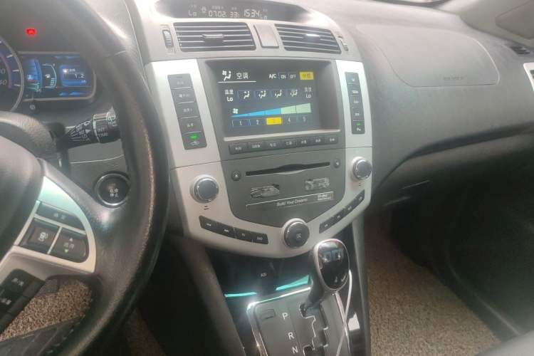 Used BYD S6 2014 2.4L Automatic Prestige 5-Seater Audio And AC Panel