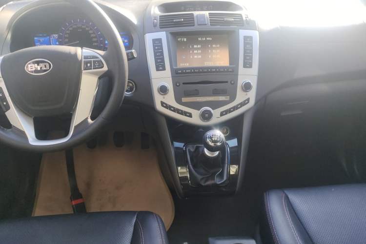 Used BYD S6 2014 1.5TI Manual Luxury 5-Seater Audio And AC Panel