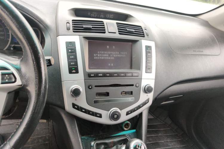 Used BYD S6 2014 1.5TI Manual Luxury 5-Seater Audio And AC Panel