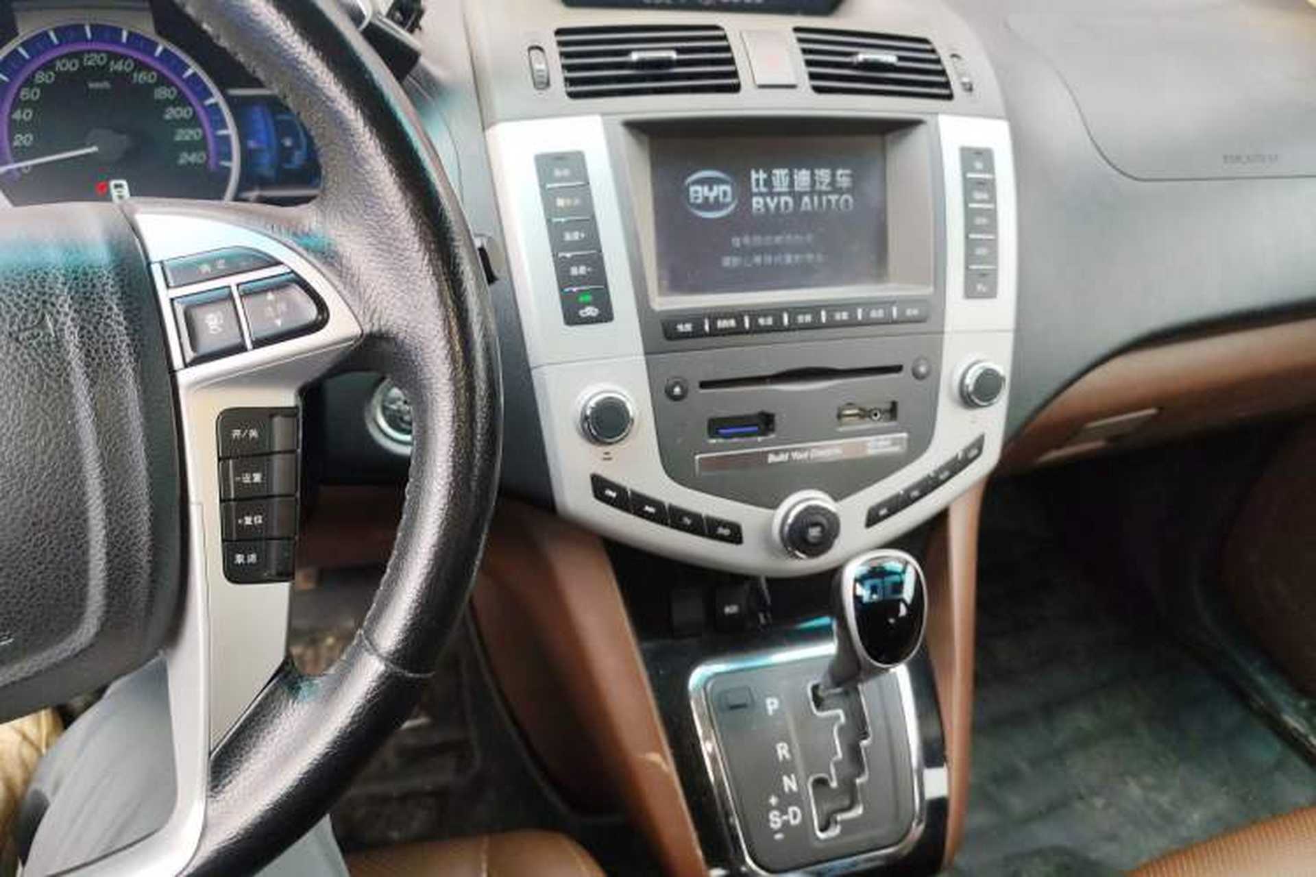 Used BYD S6 2014 2.4L Automatic Prestige 5-Seater Audio And AC Panel