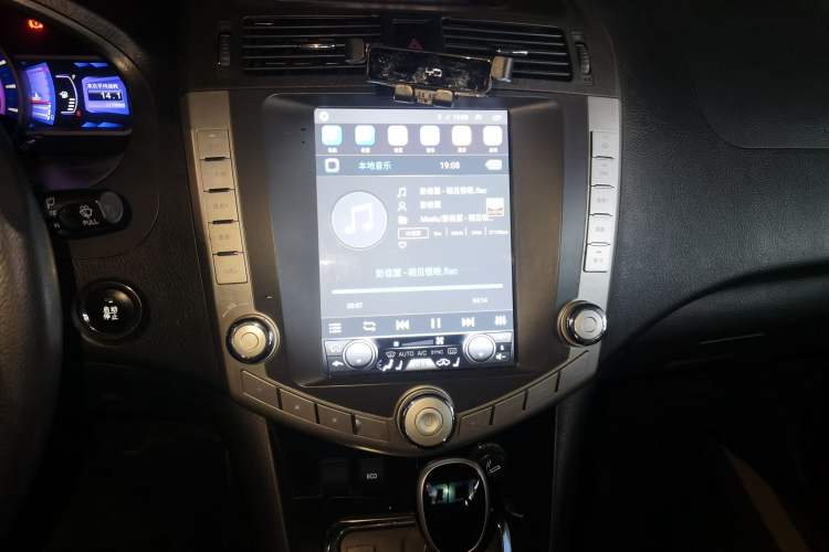 Used BYD S6 2014 2.4L Automatic Prestige 5-Seater Audio And AC Panel