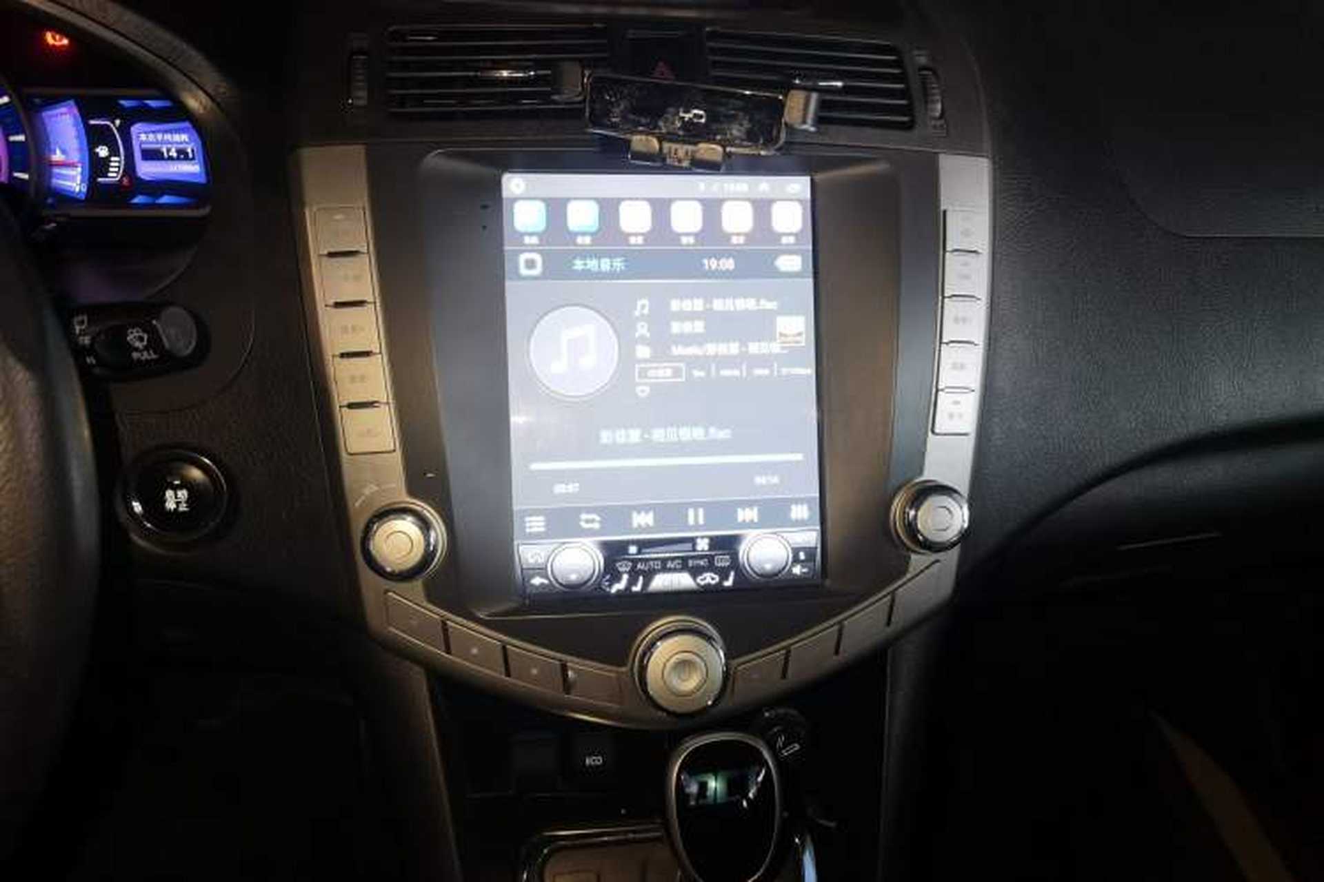 Used BYD S6 2014 2.4L Automatic Prestige 5-Seater Audio And AC Panel
