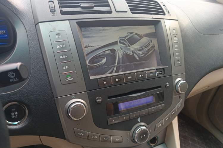 Used BYD S6 2014 2.0L Manual Luxury 5-Seater Audio And AC Panel
