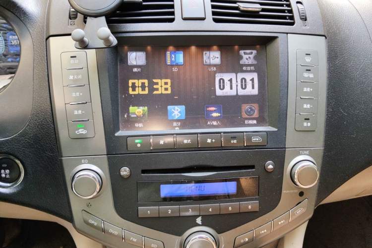 Used BYD S6 2014 2.0L Manual Luxury 5-Seater Audio And AC Panel