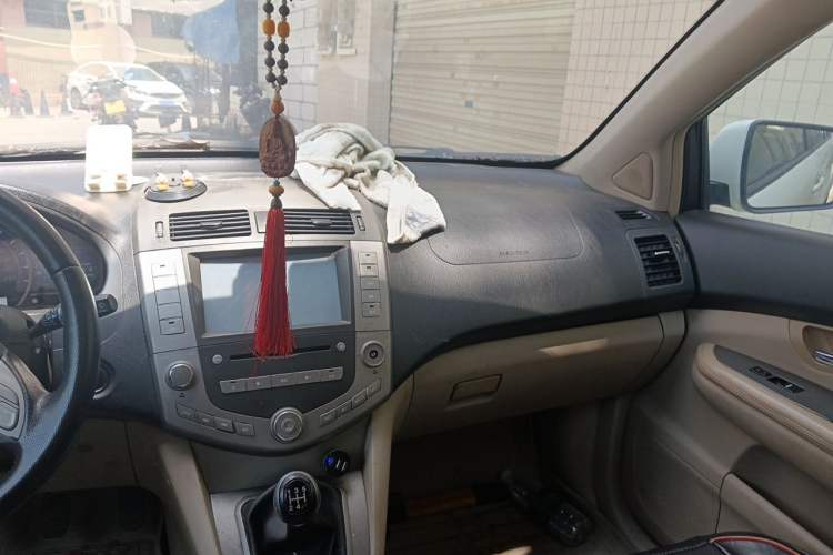 Used BYD S6 2014 2.0L Manual Luxury 5-Seater Audio And AC Panel