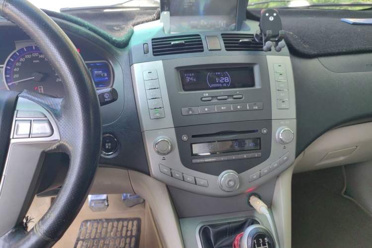 Used BYD S6 2014 2.0L Manual Luxury 5-Seater Audio And AC Panel
