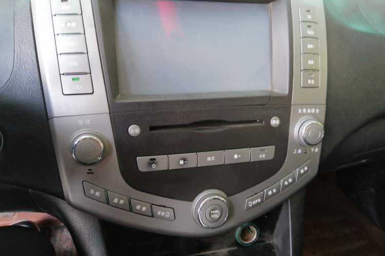 Used BYD S6 2014 2.0L Manual Luxury 5-Seater Audio And AC Panel