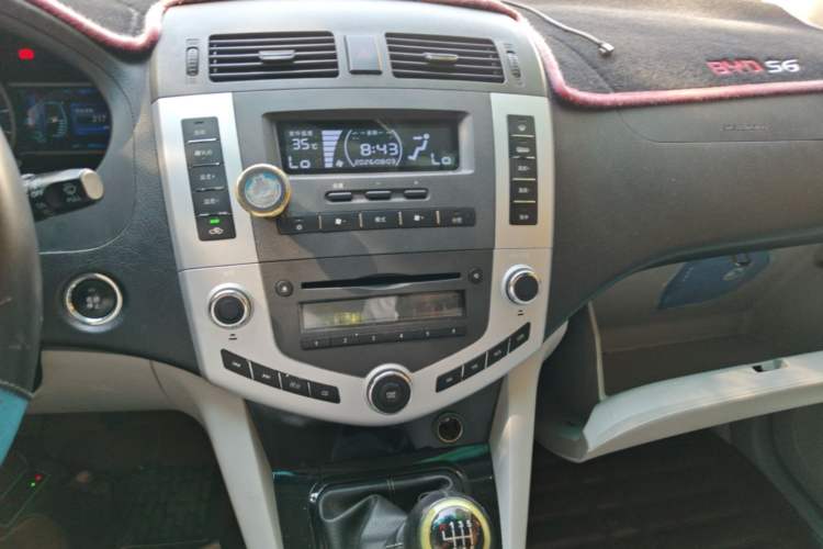 Used BYD S6 2014 1.5TI Manual Luxury 5-Seater Audio And AC Panel