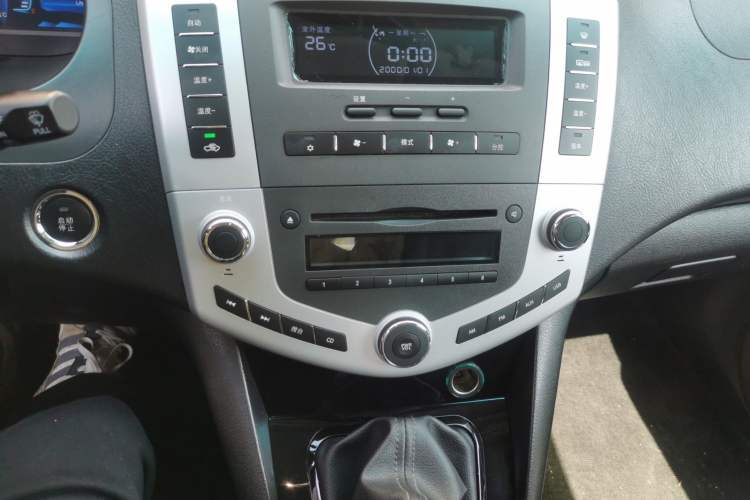 Used BYD S6 2014 2.0L Manual Luxury 5-Seater Audio And AC Panel