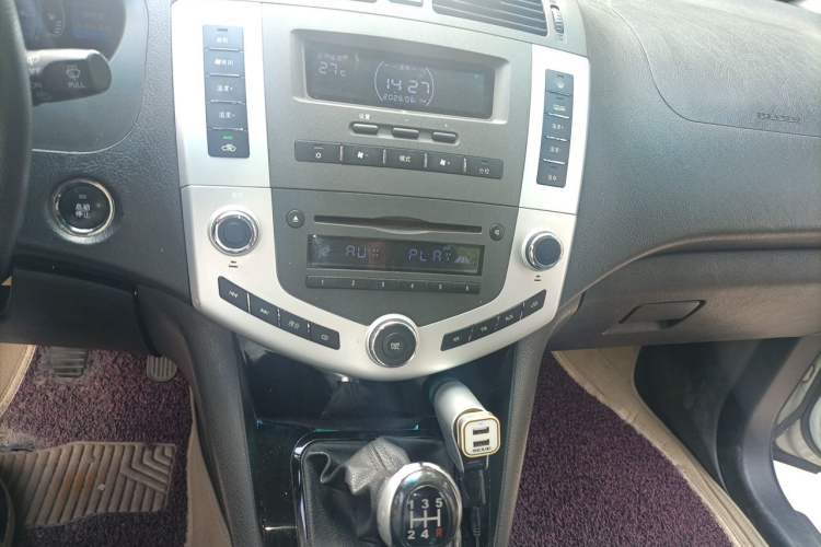 Used BYD S6 2014 2.0L Manual Luxury 5-Seater Audio And AC Panel