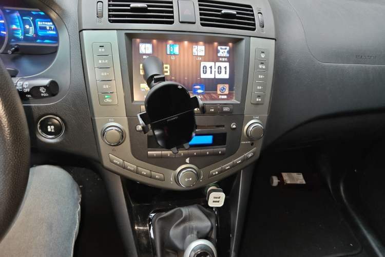 Used BYD S6 2014 2.0L Manual Luxury 5-Seater Audio And AC Panel