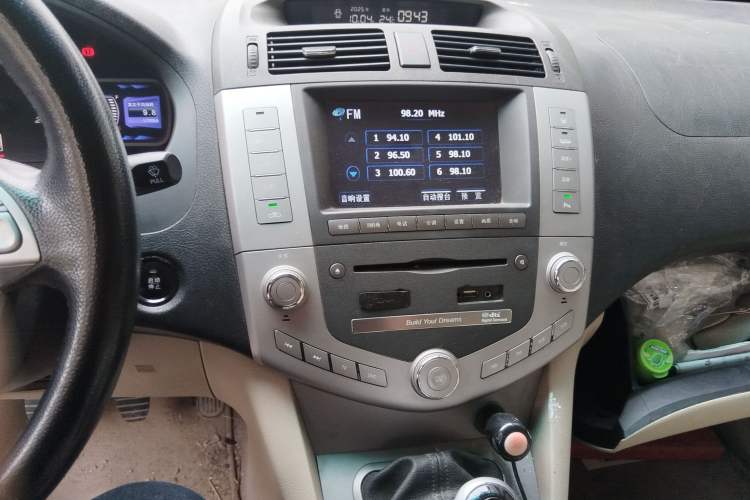 Used BYD S6 2014 2.0L Manual Luxury 5-Seater Audio And AC Panel