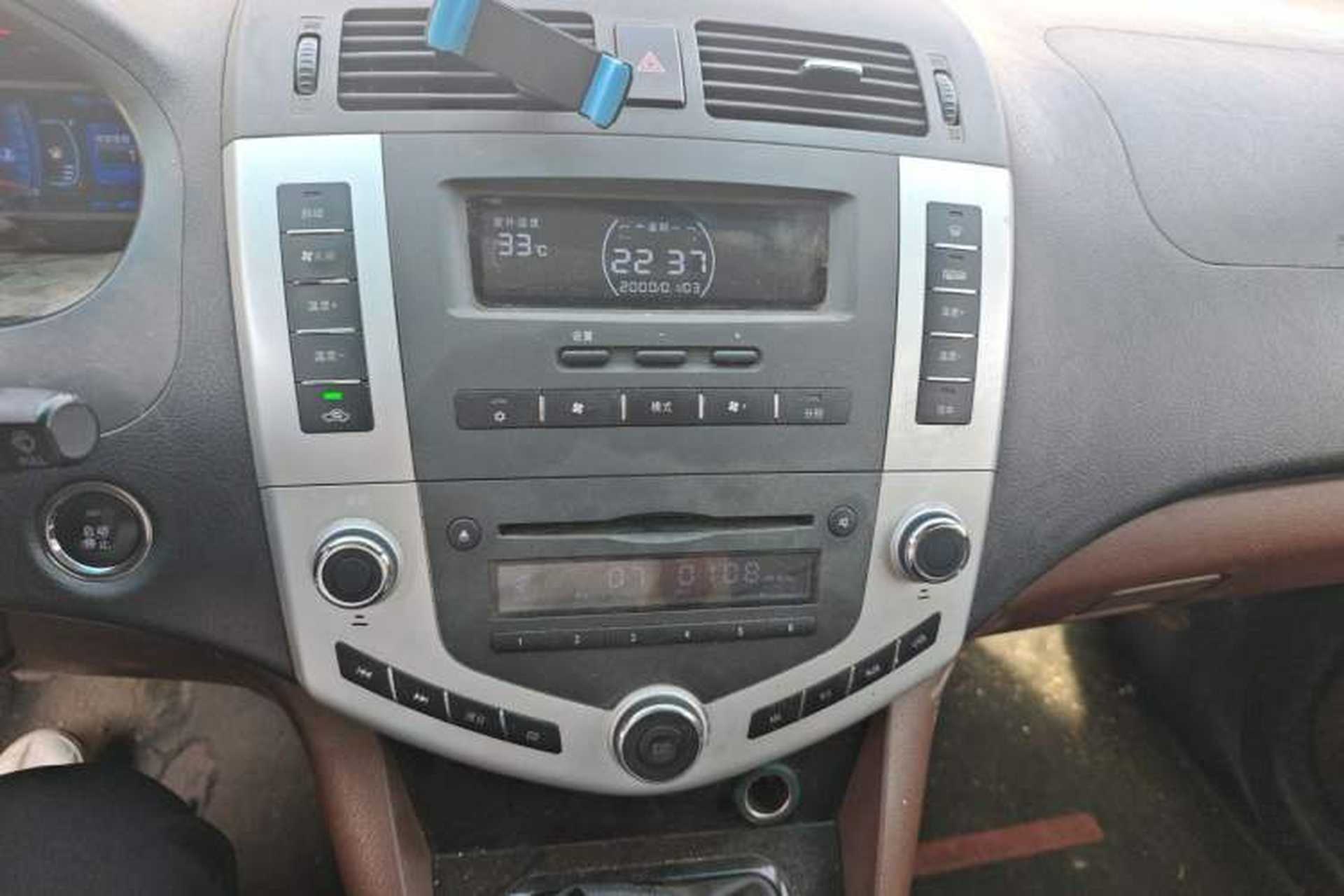 Used BYD S6 2014 2.0L Manual Luxury 5-Seater Audio And AC Panel