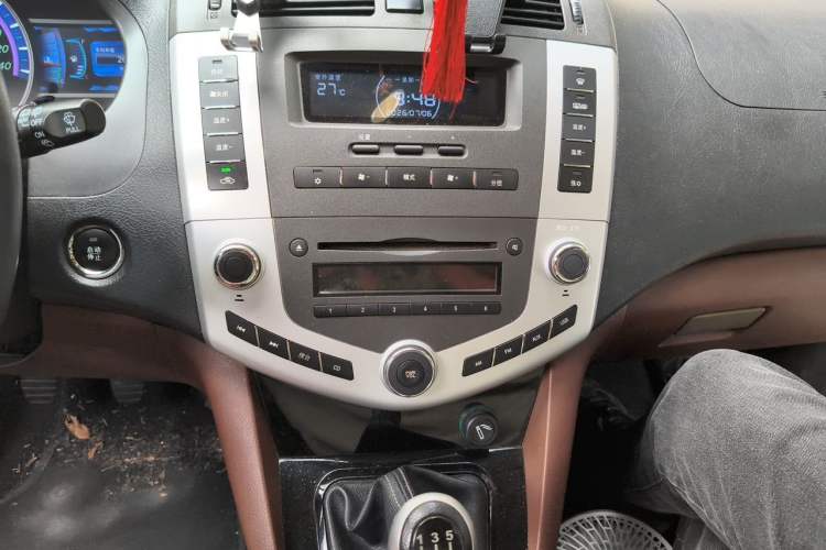 Used BYD S6 2014 2.0L Manual Luxury 5-Seater Audio And AC Panel