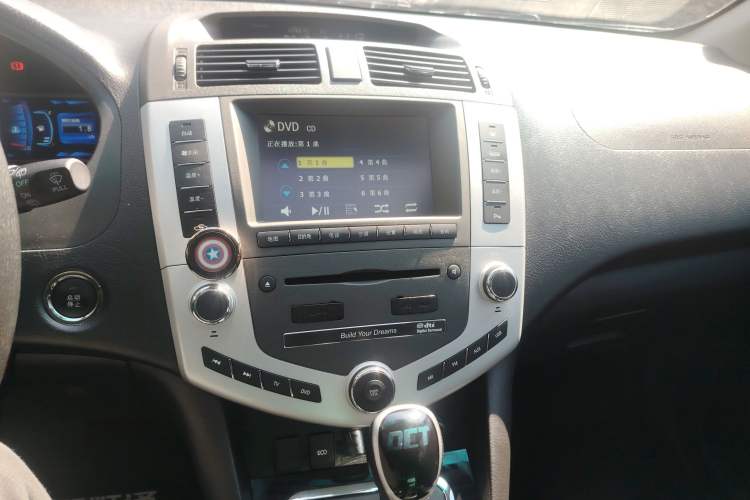 Used BYD S6 2014 2.4L Automatic Prestige 5-Seater Audio And AC Panel
