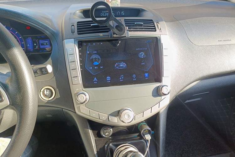 Used BYD S6 2014 2.0L Manual Luxury 5-Seater Audio And AC Panel