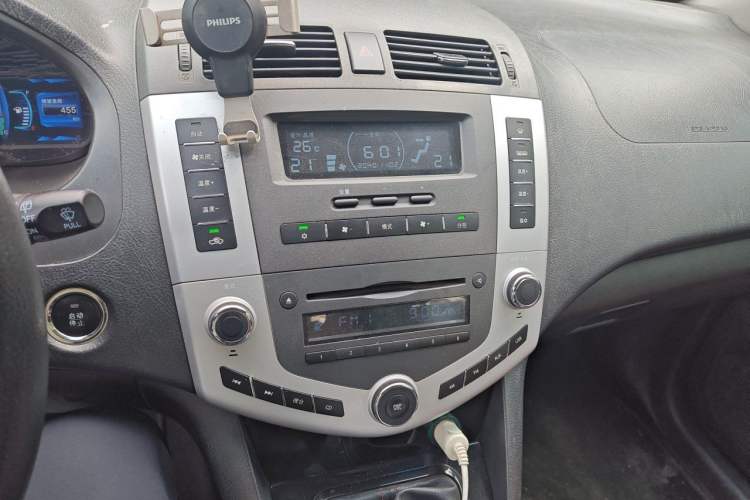 Used BYD S6 2014 2.0L Manual Luxury 5-Seater Audio And AC Panel